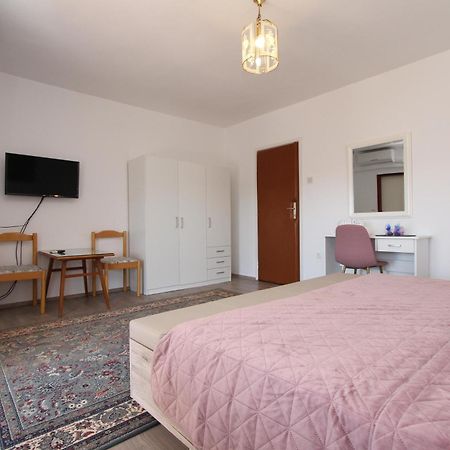 רוביני Rooms And Apartments Dino מראה חיצוני תמונה