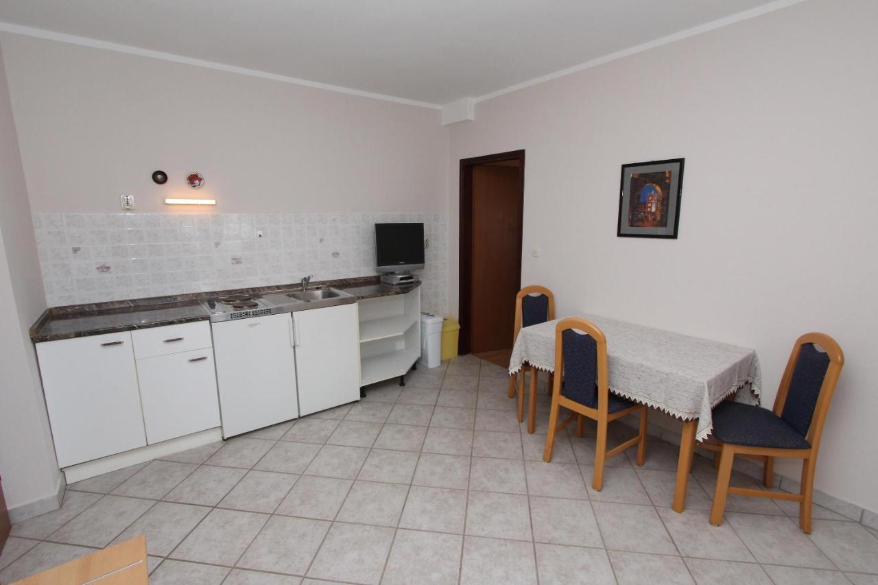 רוביני Rooms And Apartments Dino מראה חיצוני תמונה