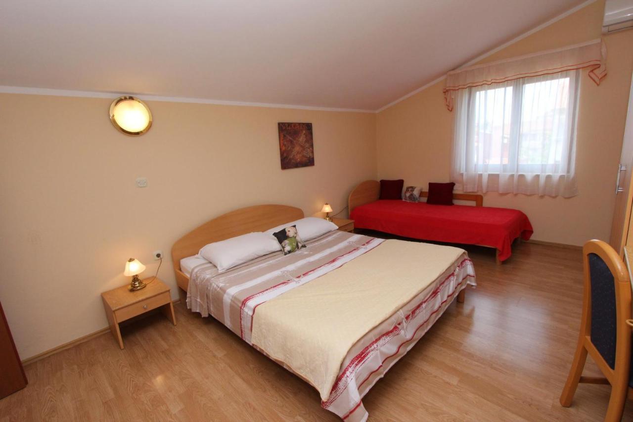 רוביני Rooms And Apartments Dino מראה חיצוני תמונה
