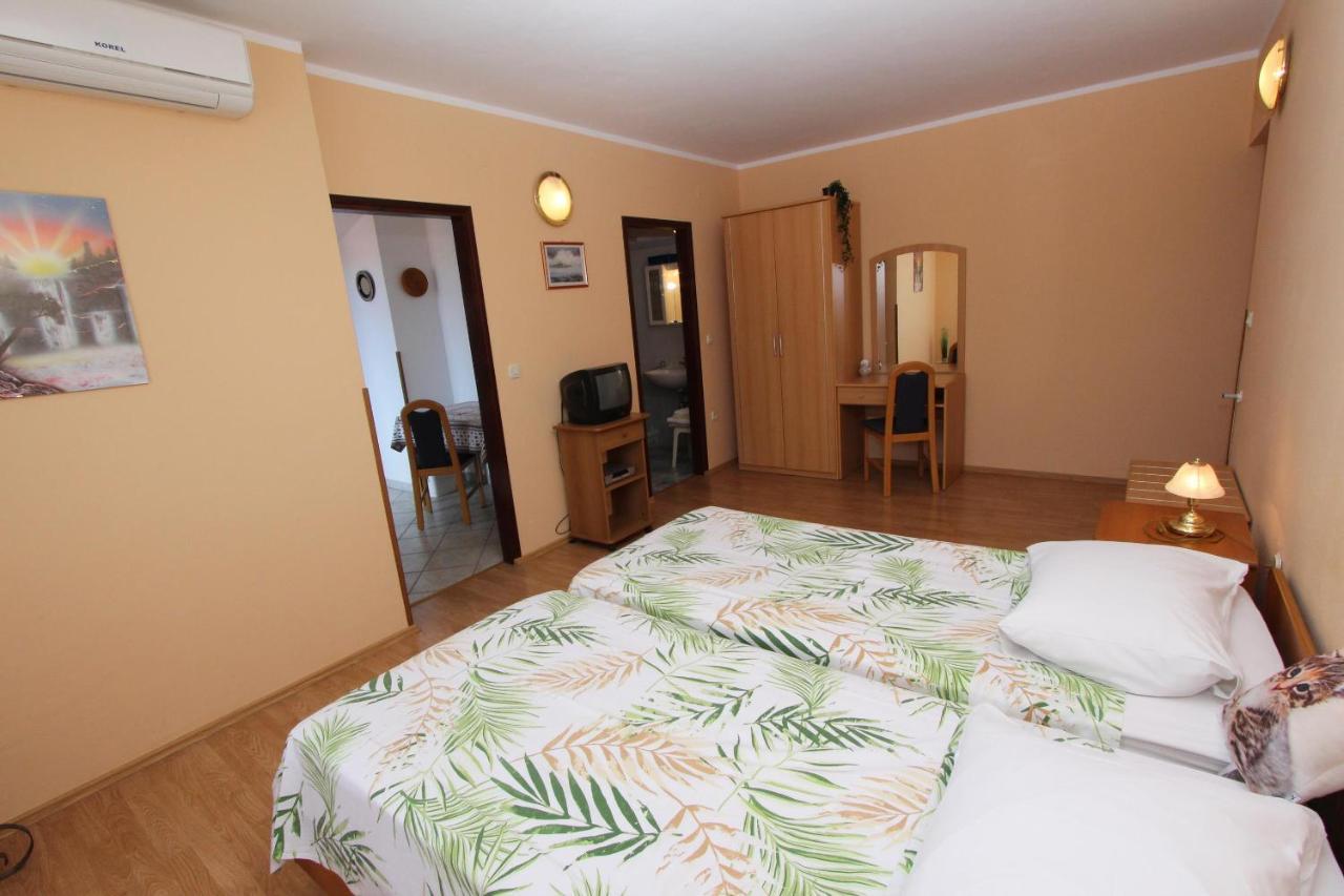 רוביני Rooms And Apartments Dino מראה חיצוני תמונה