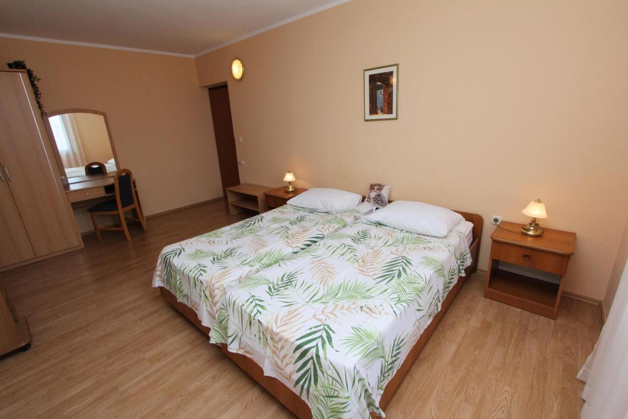 רוביני Rooms And Apartments Dino מראה חיצוני תמונה