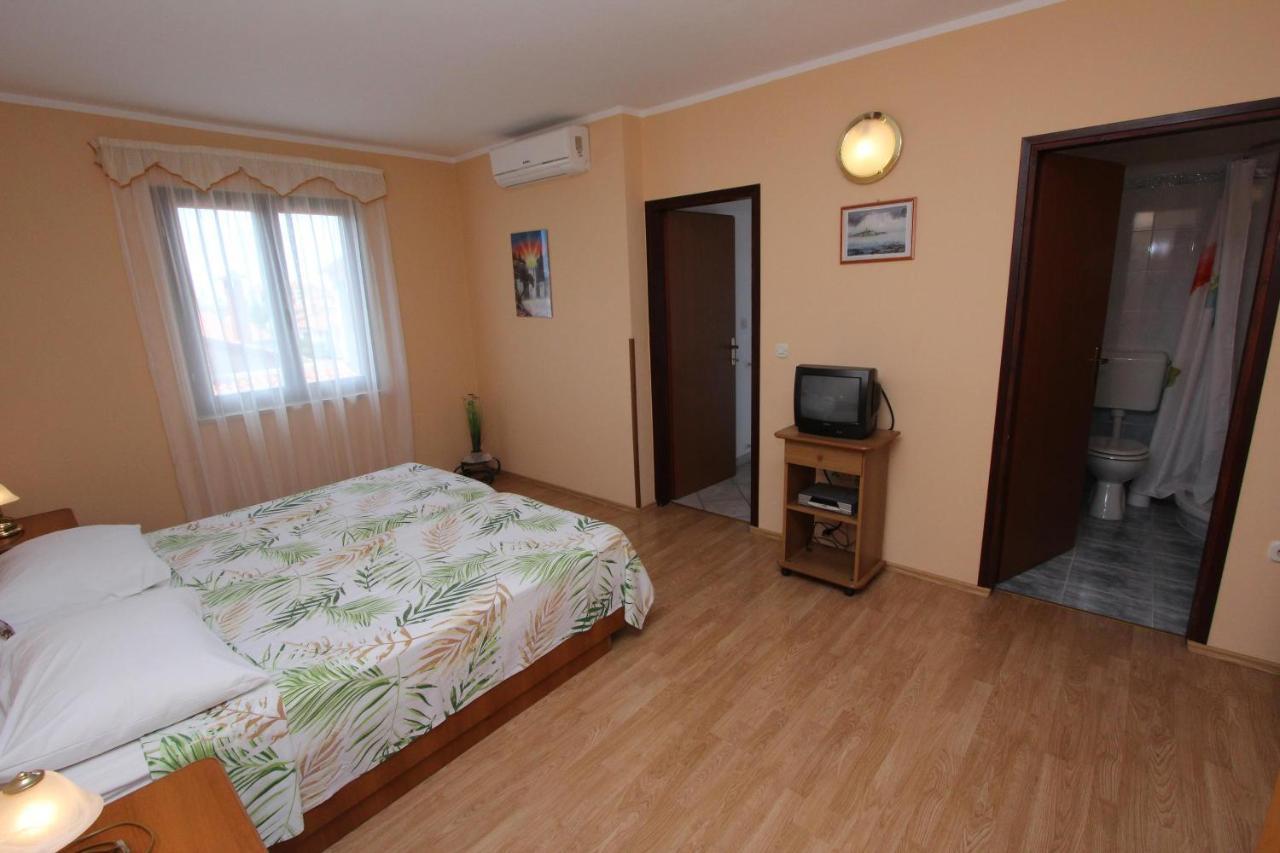 רוביני Rooms And Apartments Dino מראה חיצוני תמונה